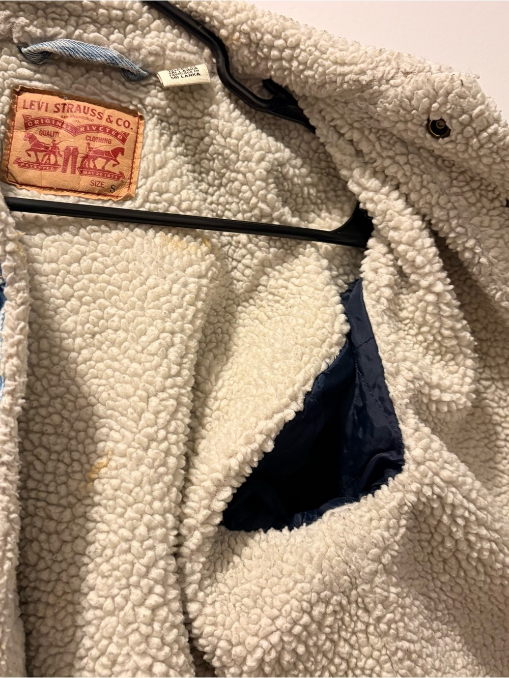 Vintage Levi's Denim Jacket with Sherpa Lining - Picture 4 of 5